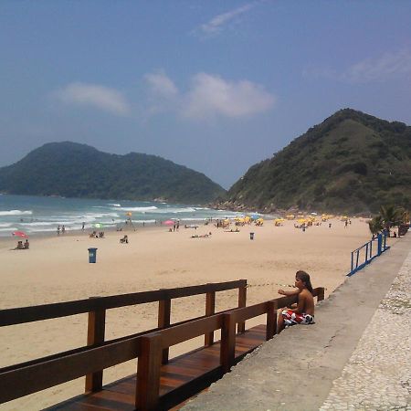 Lindo Apto Com Piscina A 150M Da Praia Do Tombo Гуаружа Екстериор снимка
